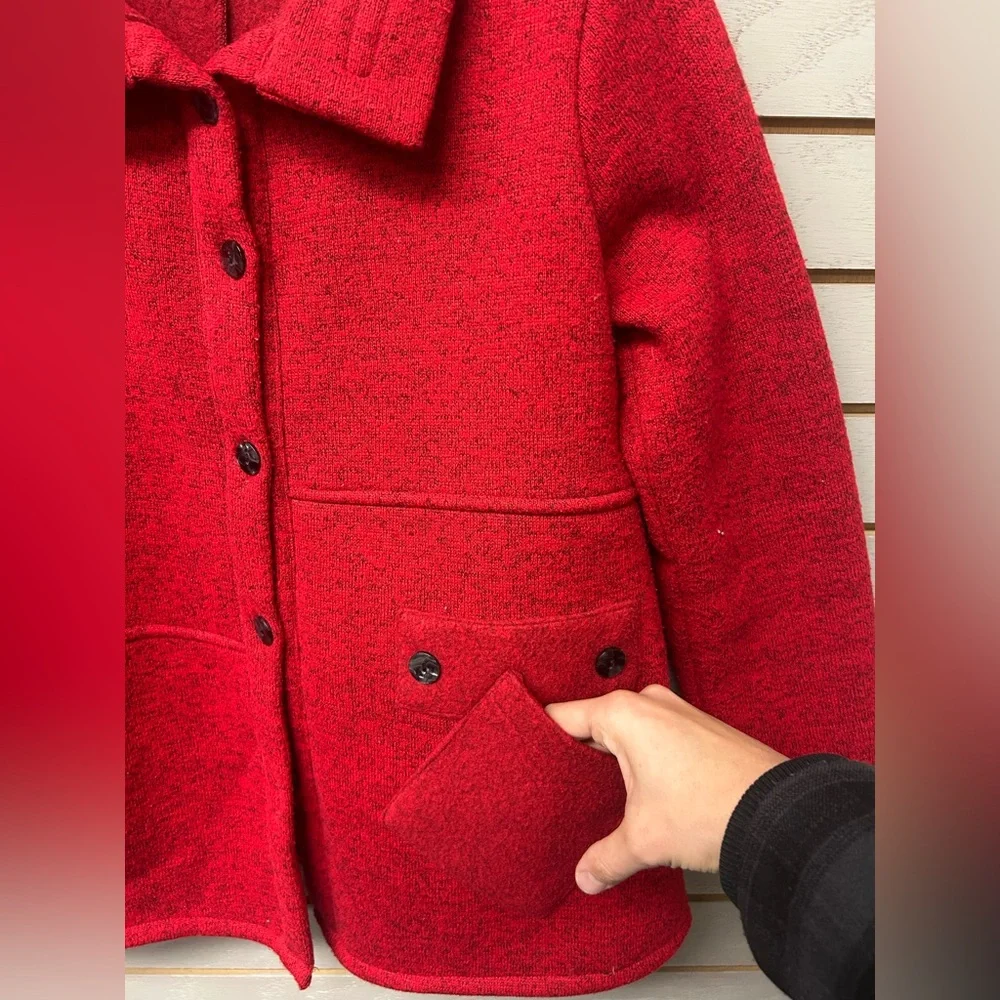 Elegant Scarlet Coat - Picture 2 of 6